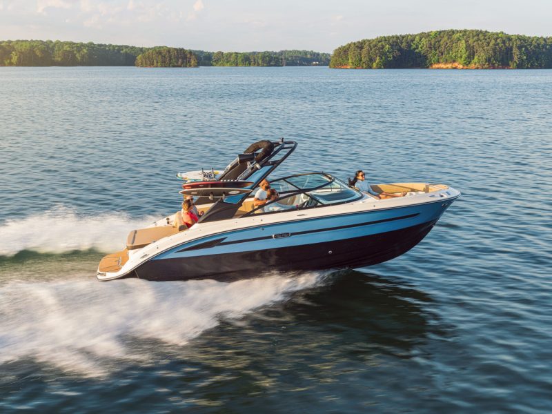 2026-SDX-250-Surf-SDS250-running-starboard-profile-03312.jpg