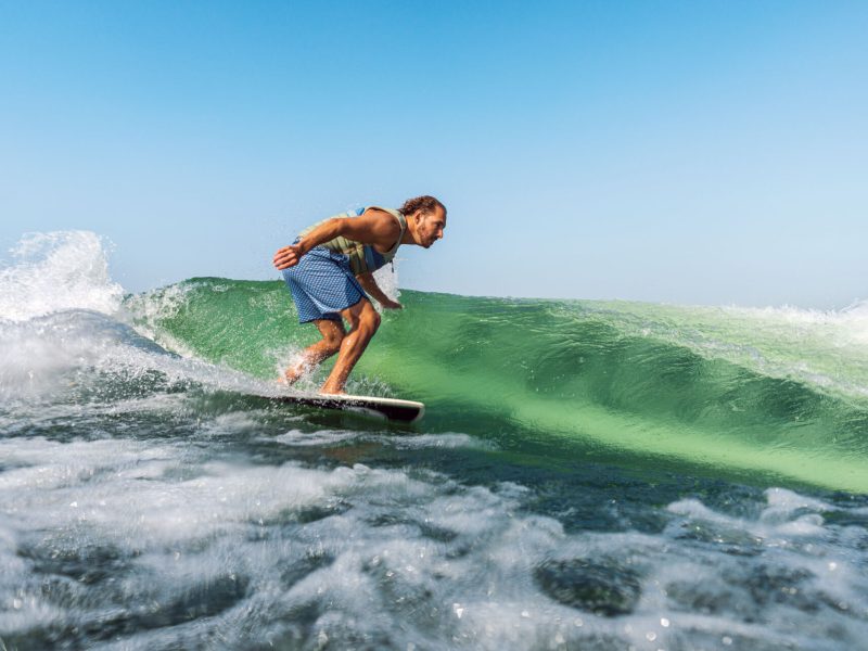 2026-lifestyle-man-life-jacket-wakesurfing-waterline-00678.jpg